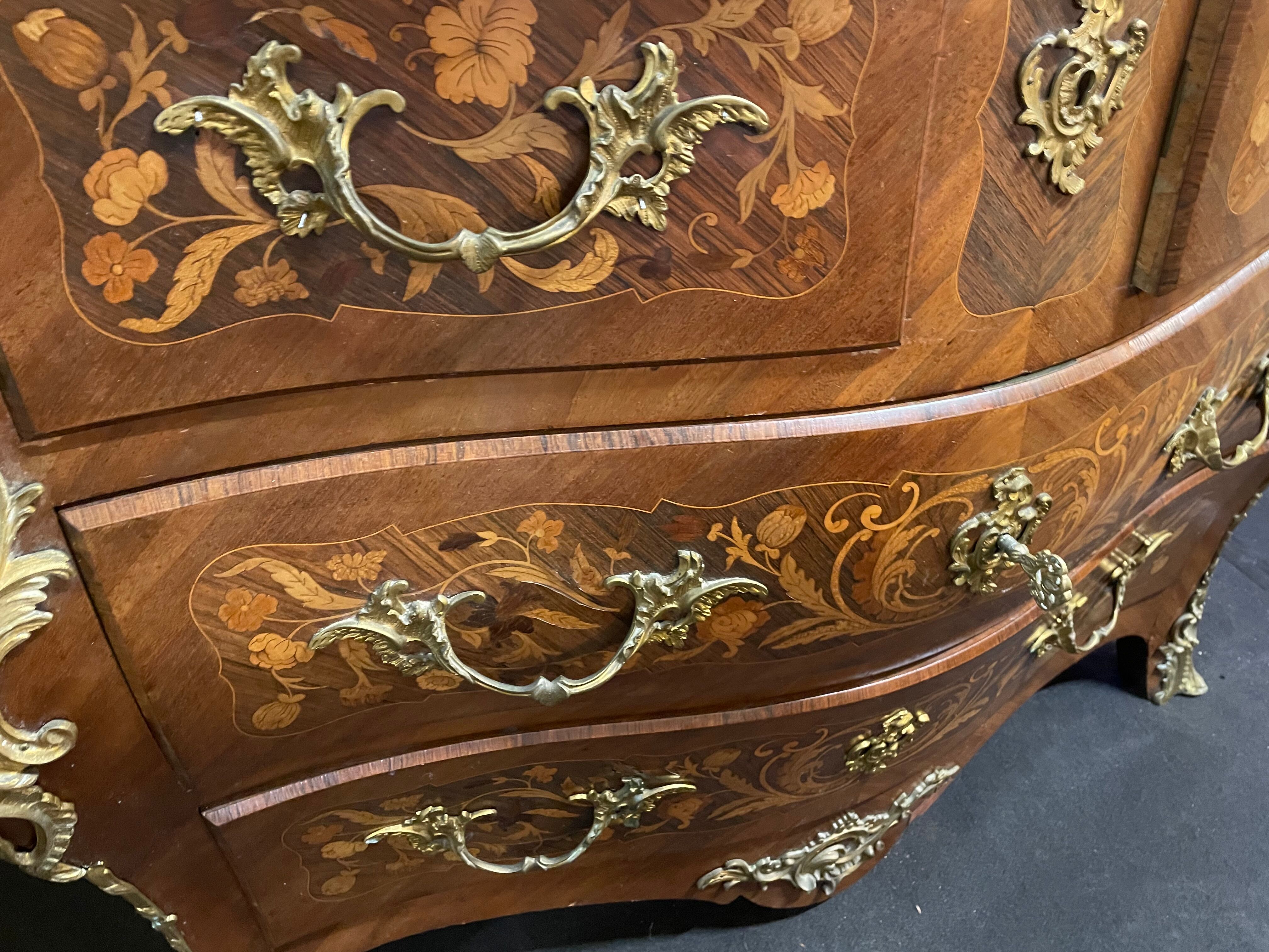 Tomb Chest of Drawers