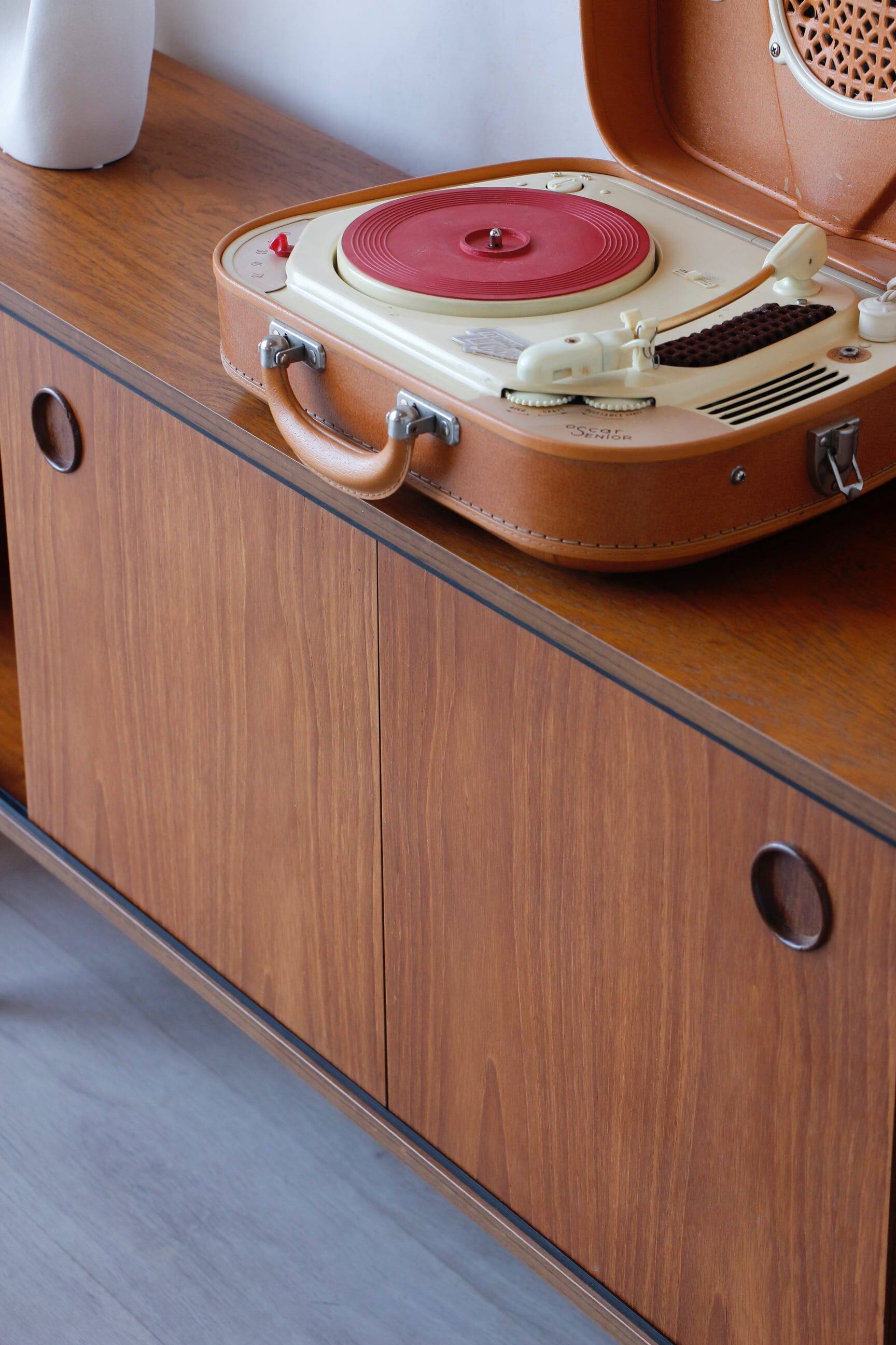 Minimalist teak sideboard – 1960s – England