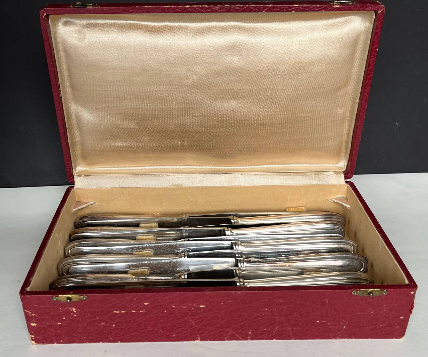 11 silver metal knives