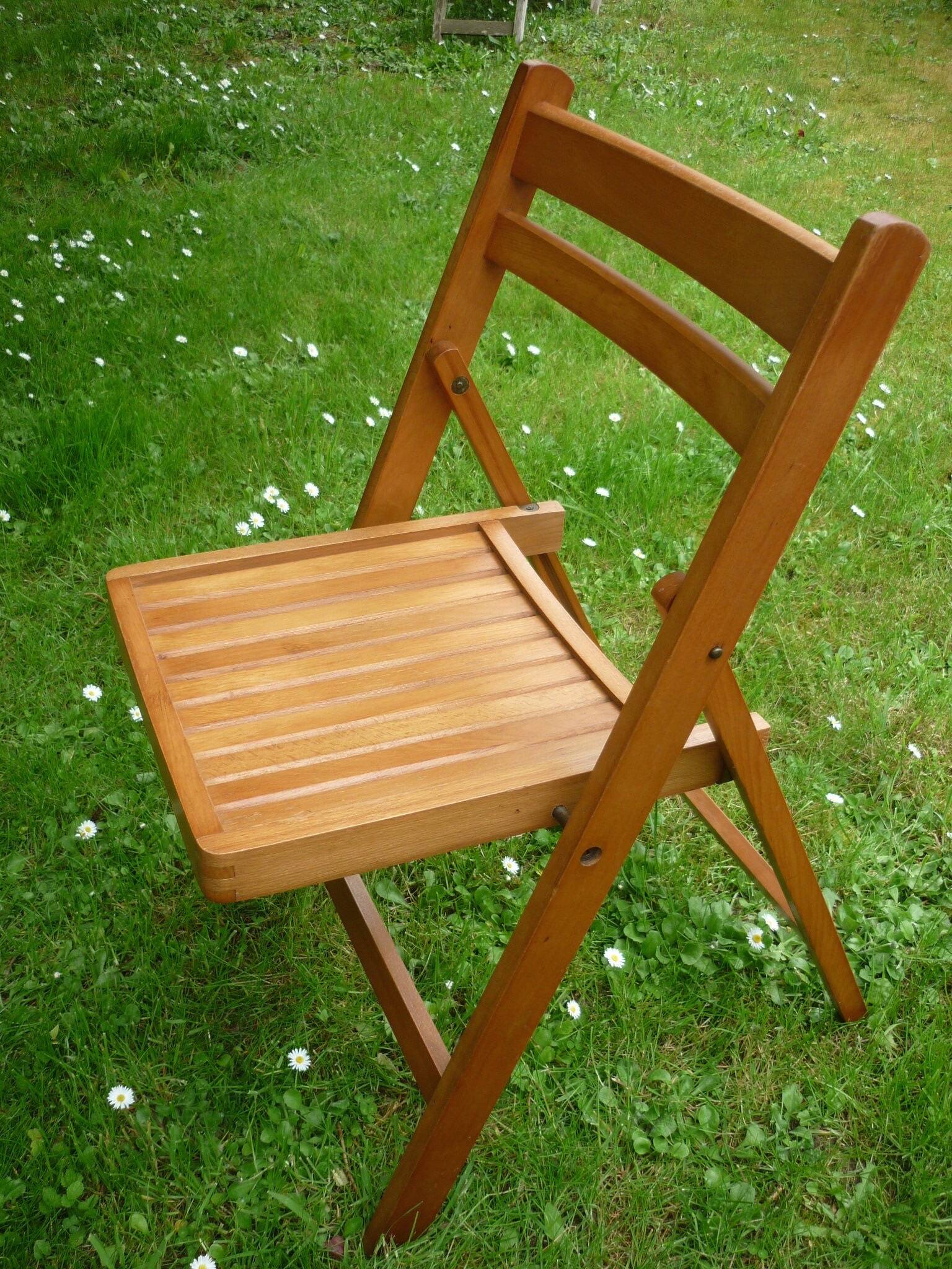 Vintage blond wood folding chair