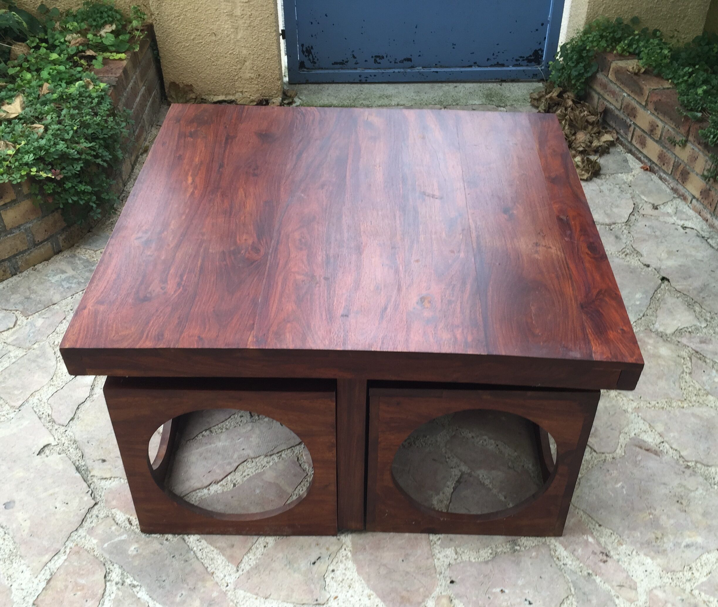 Coffee table in teak with its 4 stools
