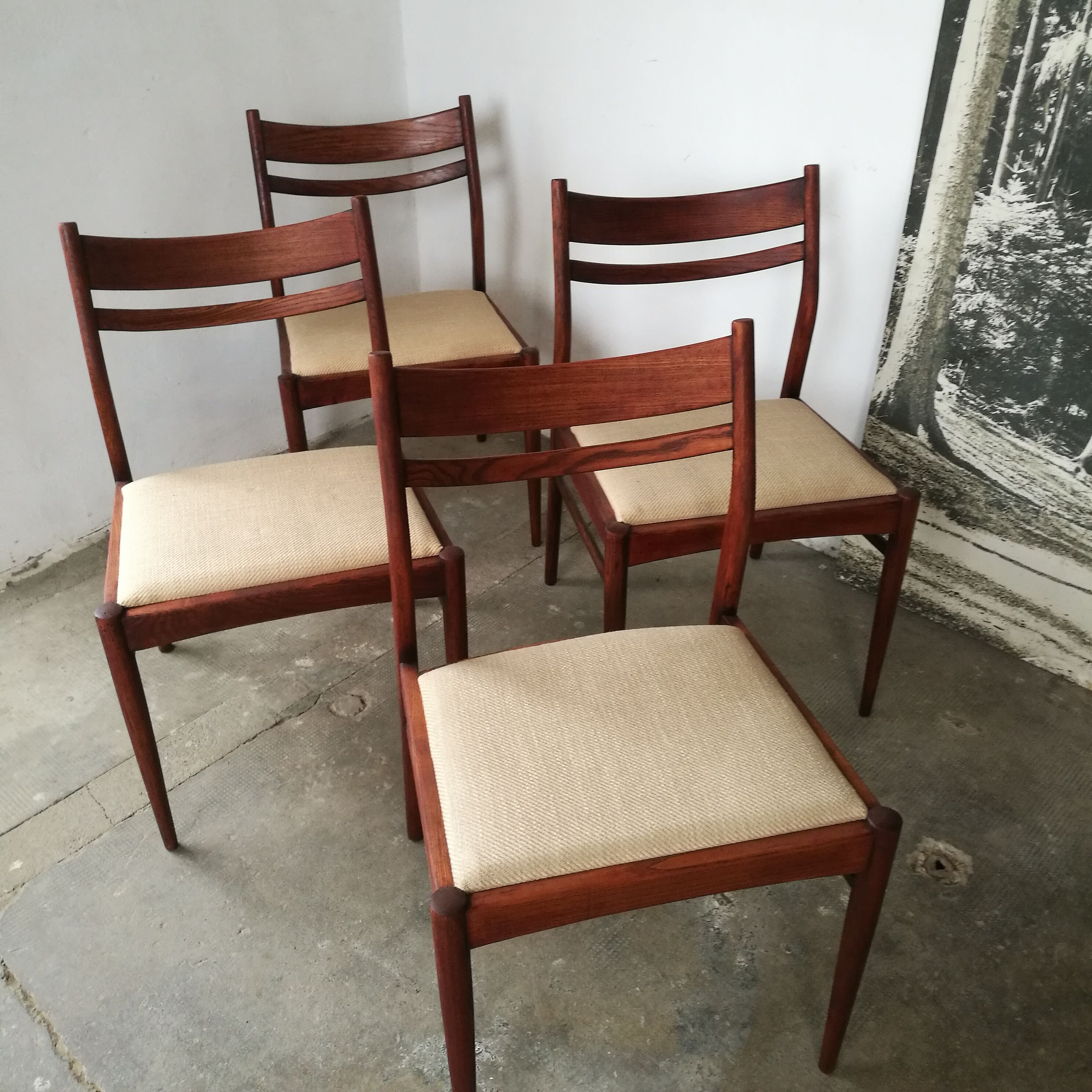 Set of 4 Scandinavian chairs