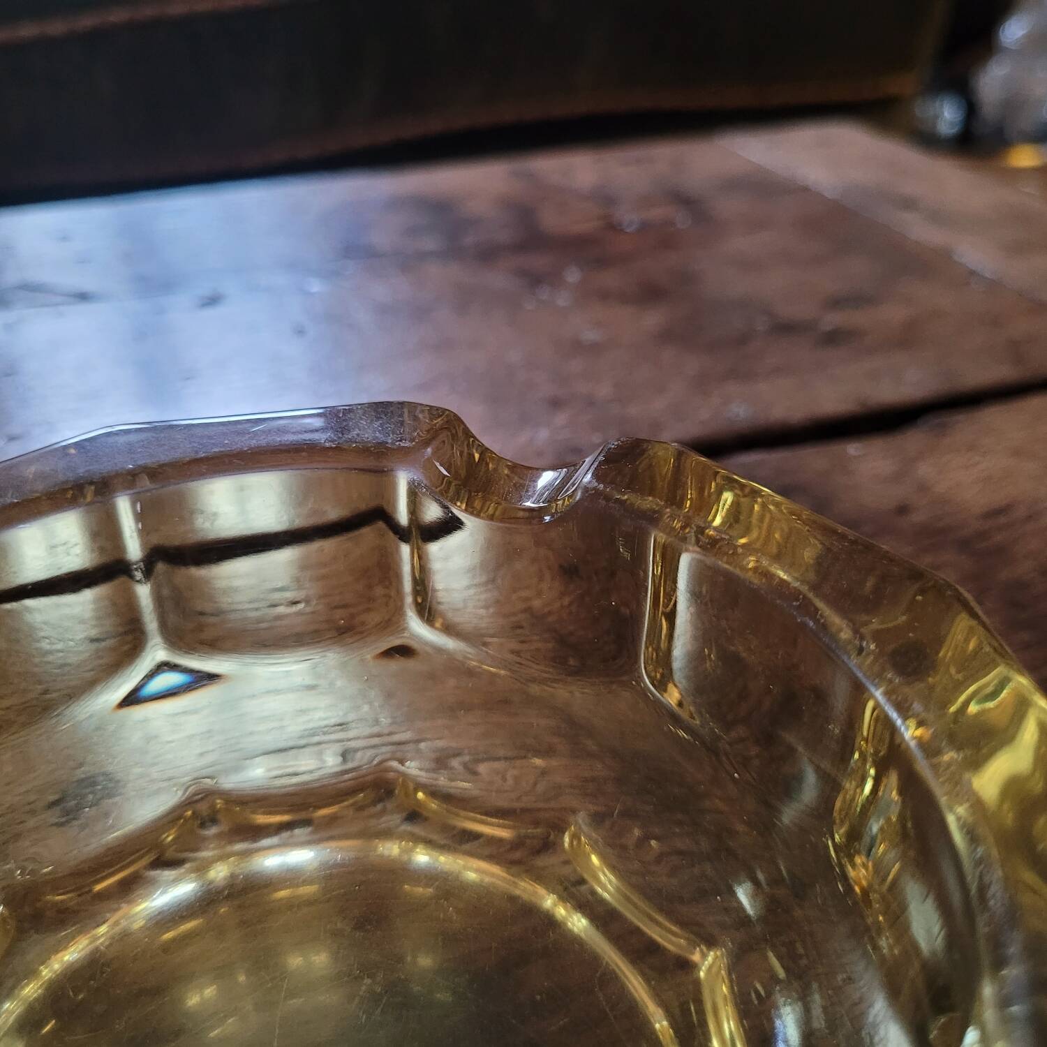 Cendrier en verre ambré – Années 60–70Cendrier en verre ambré – Années