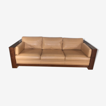 Hugues chevalier charleston leather sofa grand  canapé   en  cuir , hugues chevalier    3-4 places assises  cuir et assise en très bon etat, juste 3 petites brûlures de cigarette  sur 1 coussin d'assise