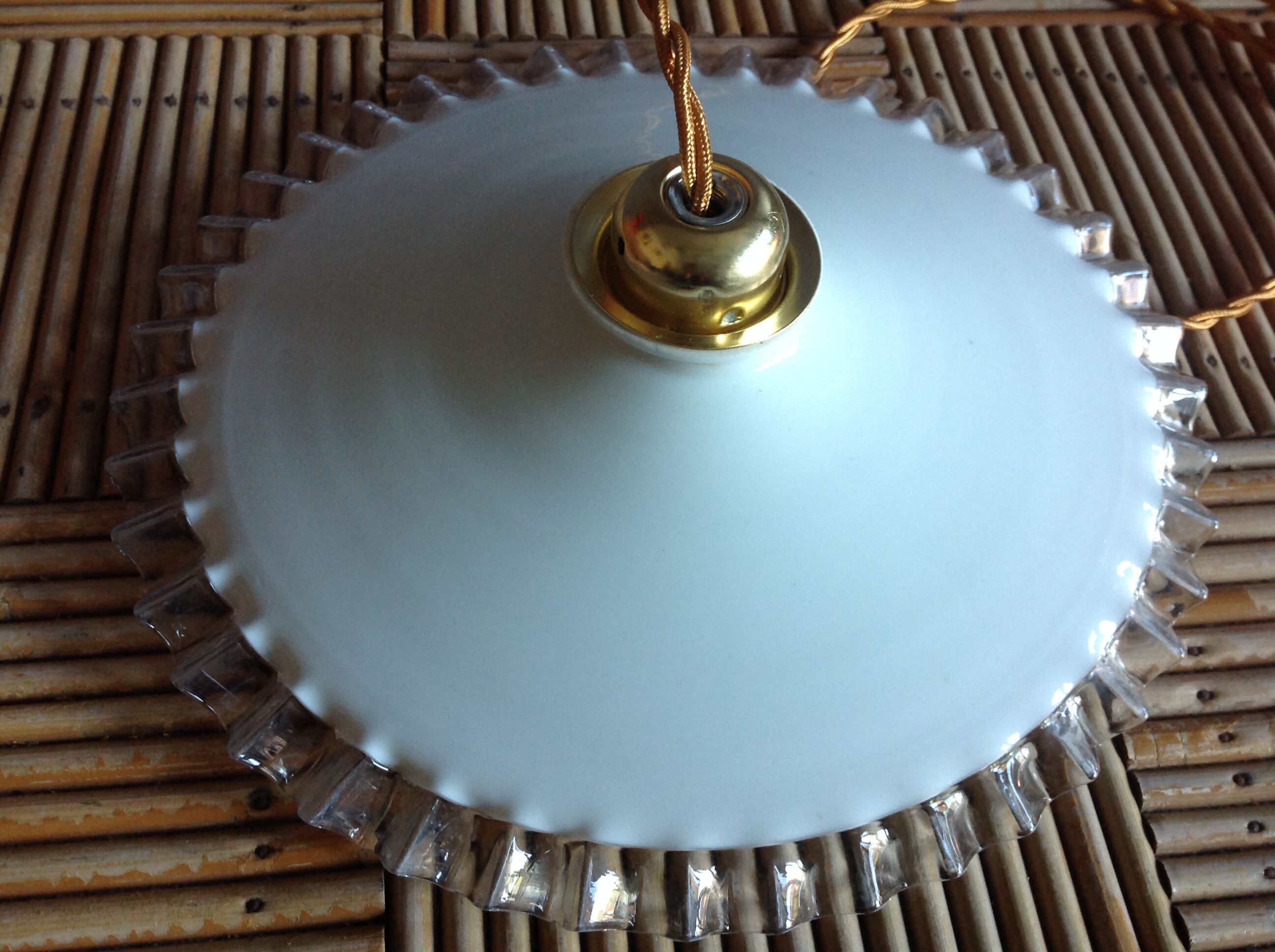 Suspension en opaline blanche