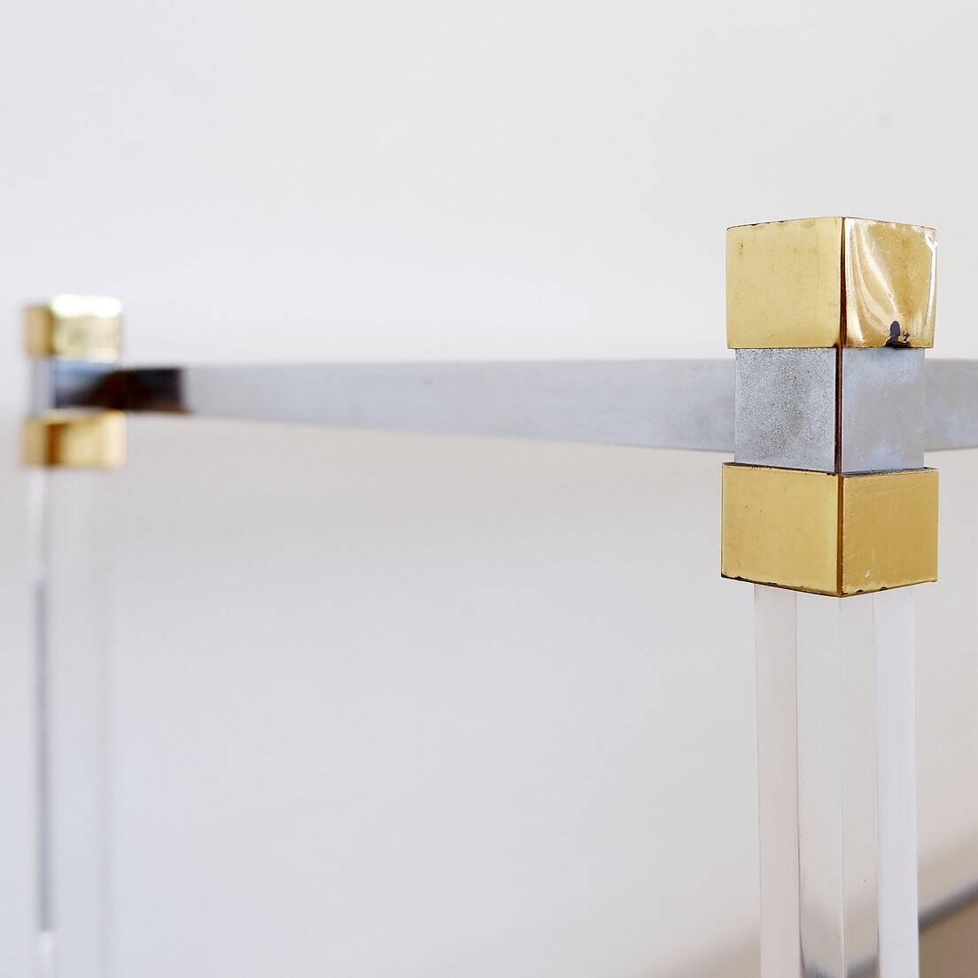 Claustra shelf in plexiglass, smoked glass and brass