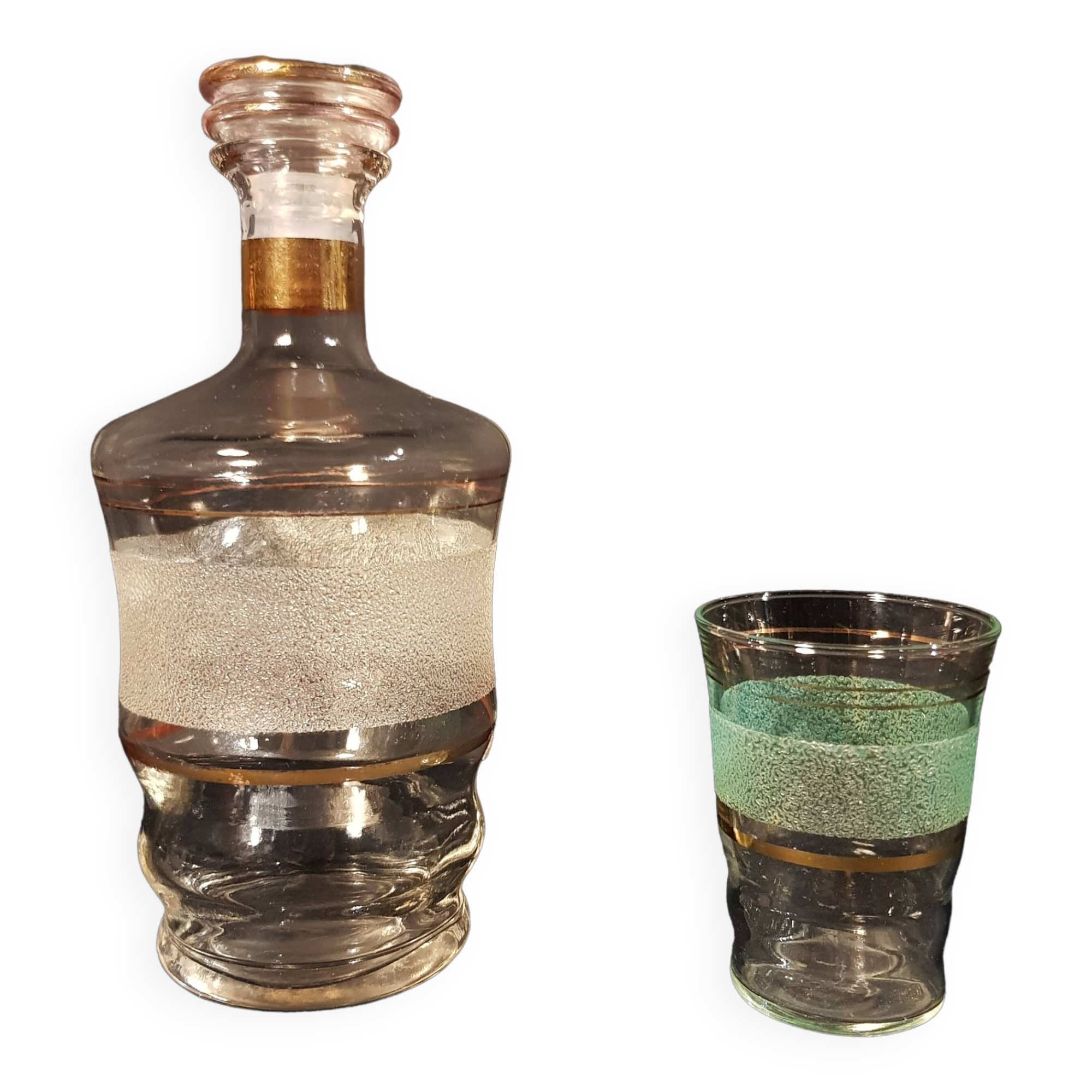 Carafe and glass in granite glass and gold edging