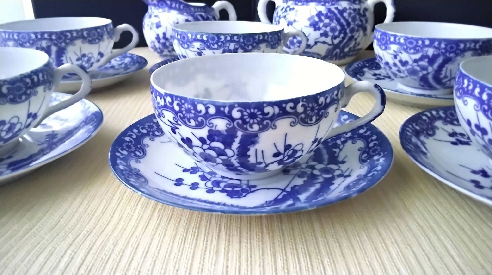 Tea or coffee service in Japanese porcelain.