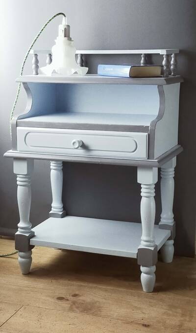 Opaque glass corolla lamp - switch socket