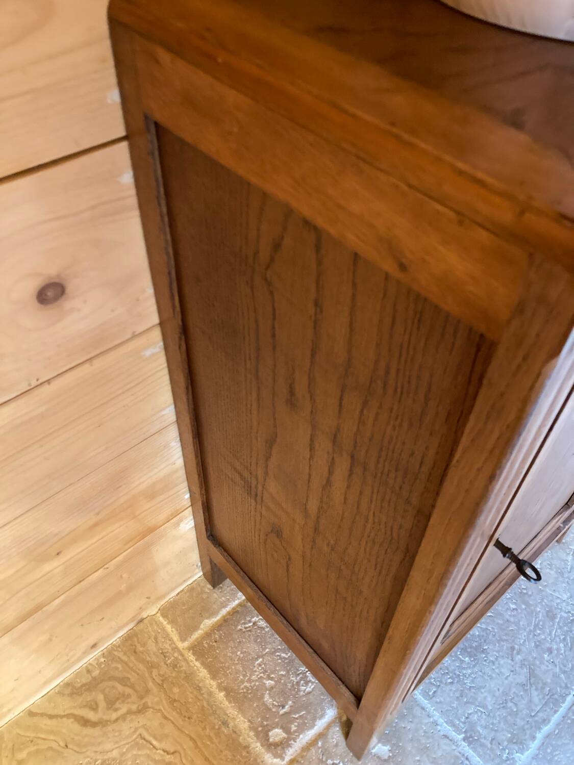 Confiturier ancien en chêne massif