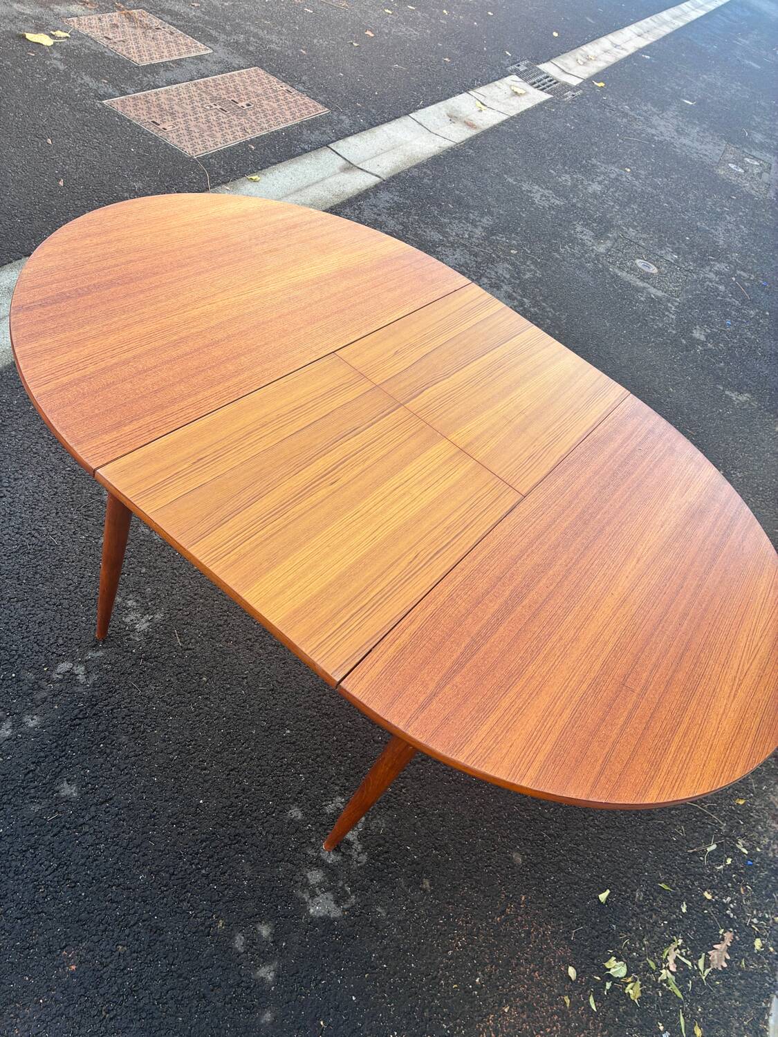 1970s Scandinavian design round table