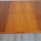 Extendable teak table
