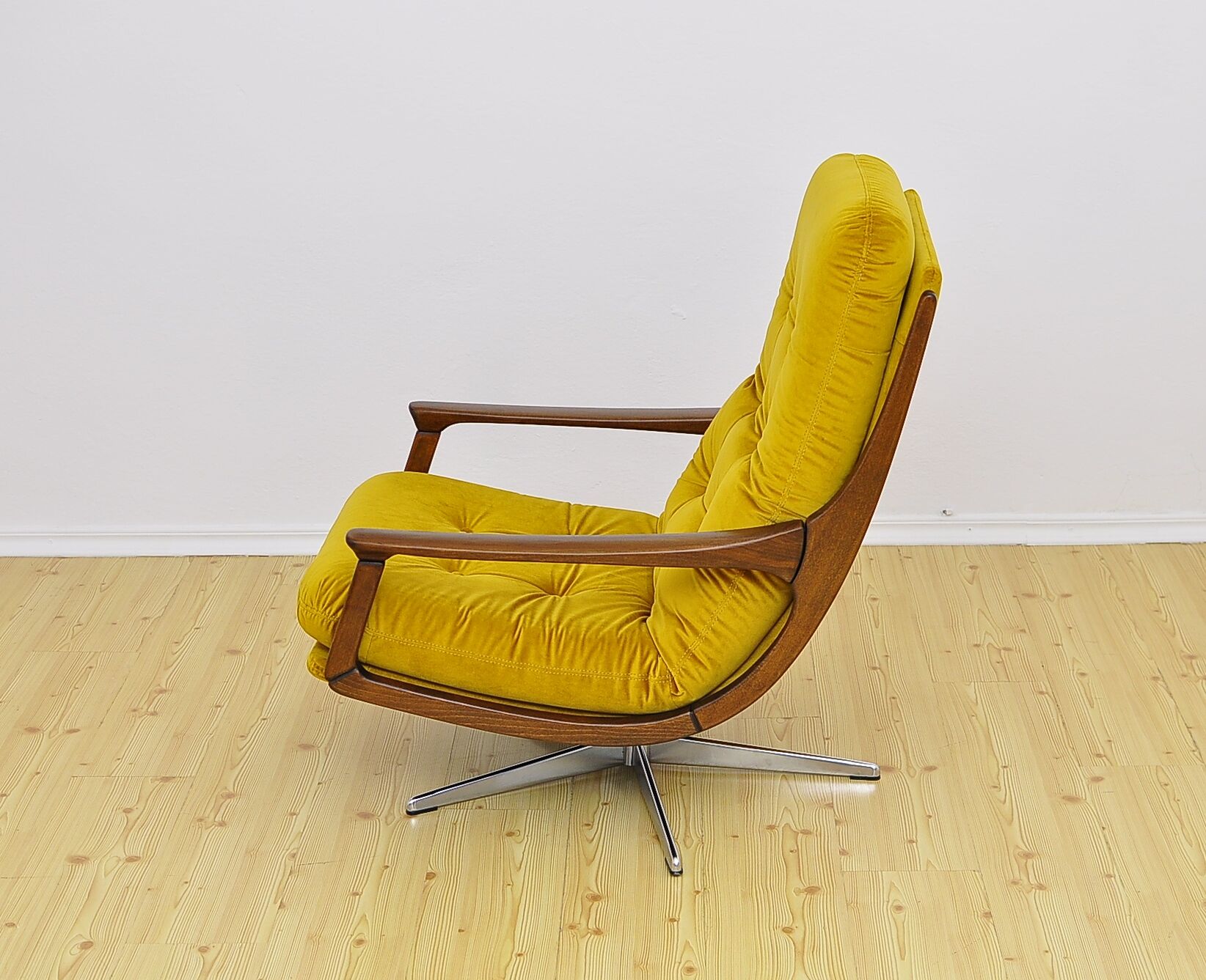 Fauteuil pivotant en velours, années 1970