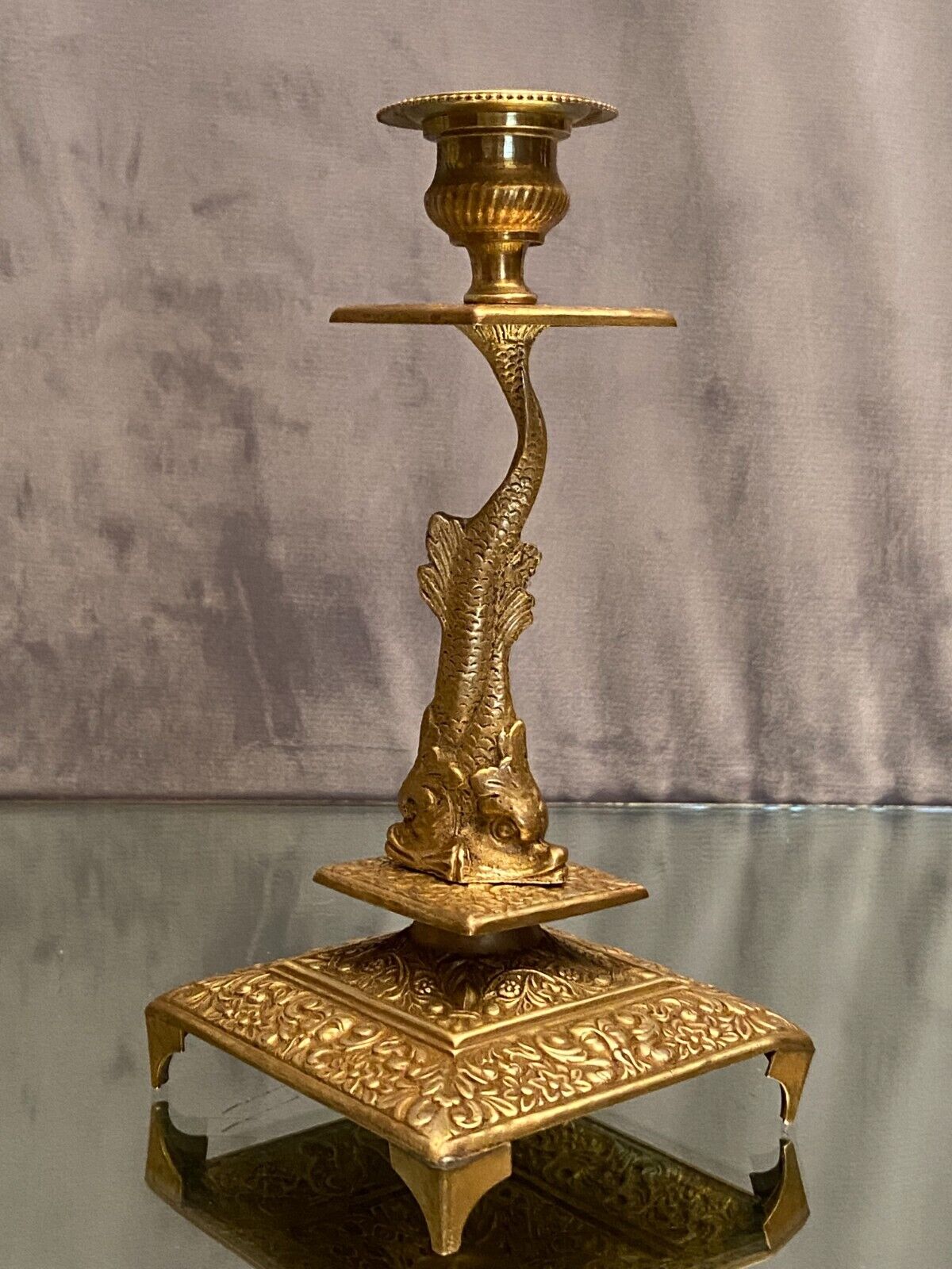 Lamp foot XIXth Louis XIV with stylized dauphin mounted in lamp without transformation