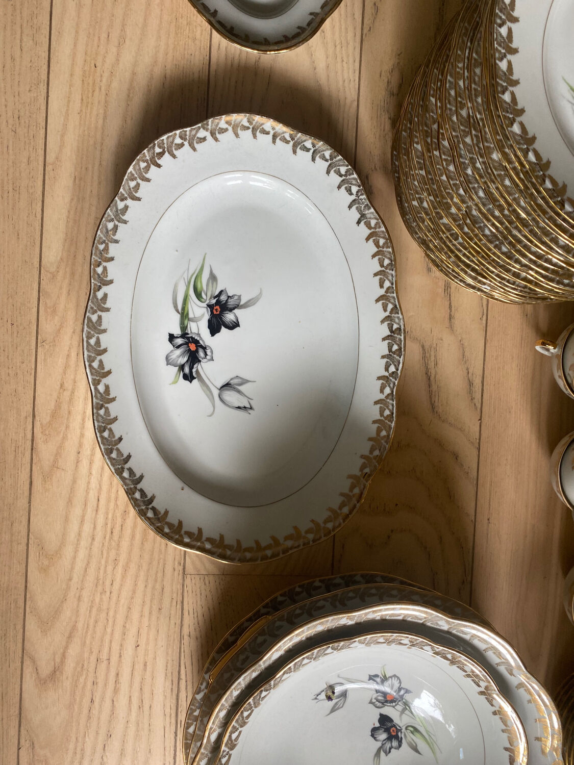 Porcelain - 79-piece dinner service