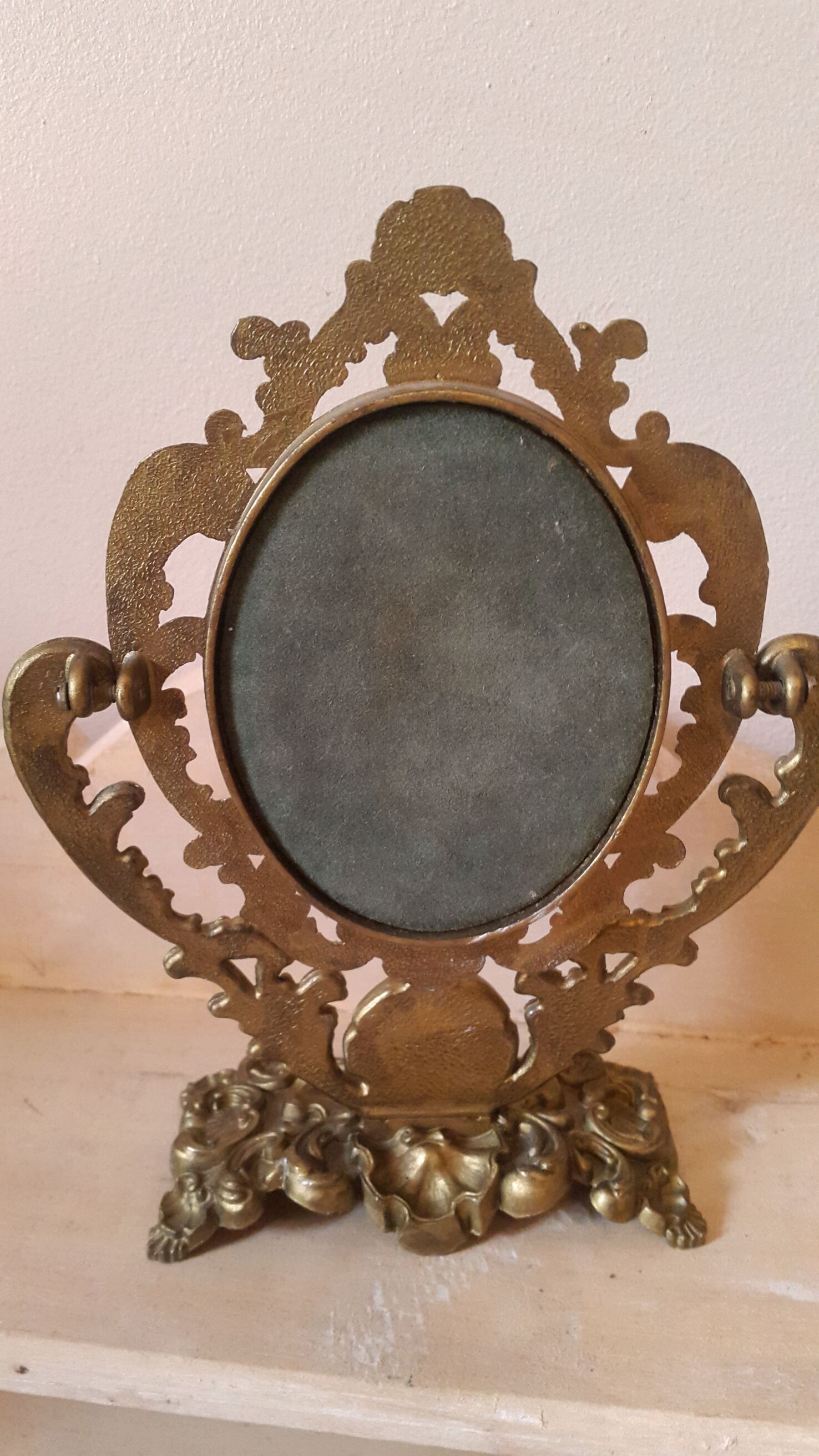 Baroque oval mirror pivoting on foot Golden brass 20x15cm
