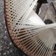 Paire de suspensions vintage en bois et pailles de rotin.