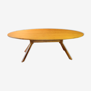 Oval table in recycled teak