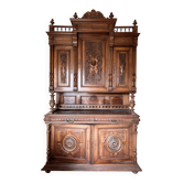 Superbe buffet deux corps de style Henri II en noyer massif sculpté