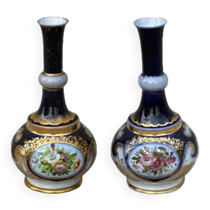 Paire de vases en porcelaine