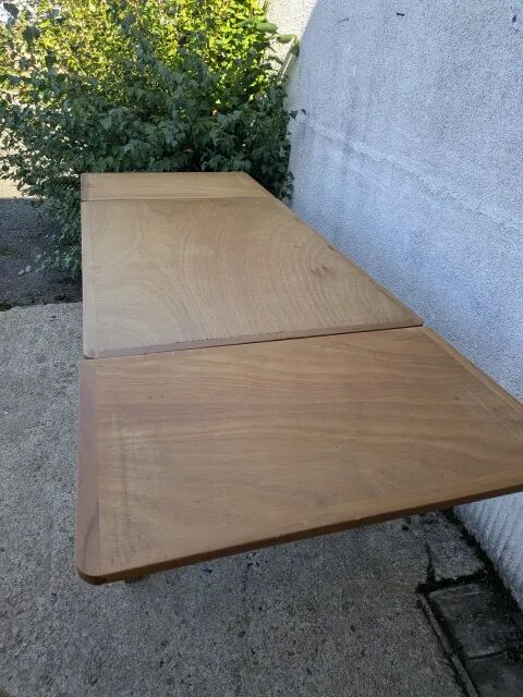 Extendable tables