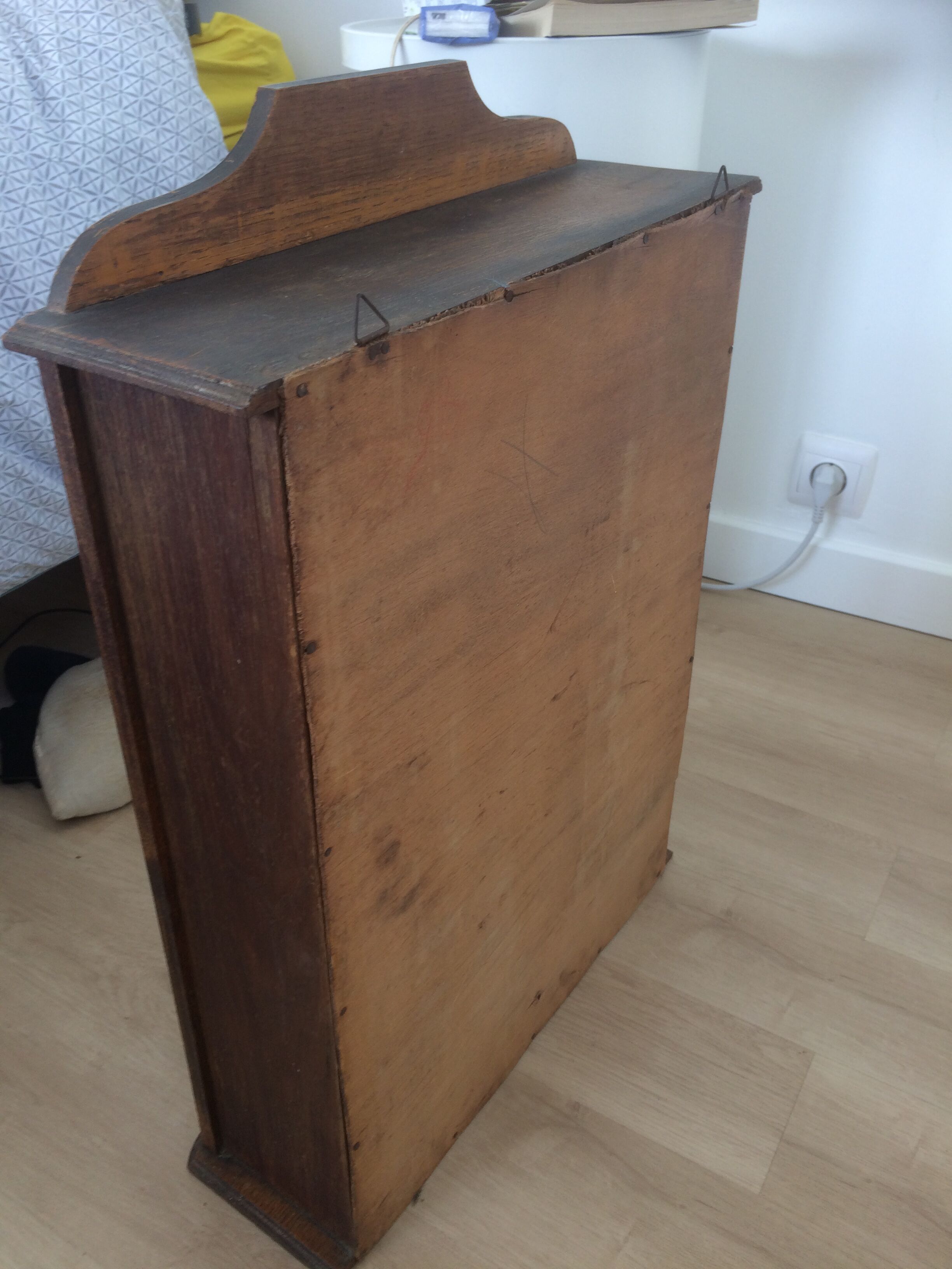Armoire murale ancienne