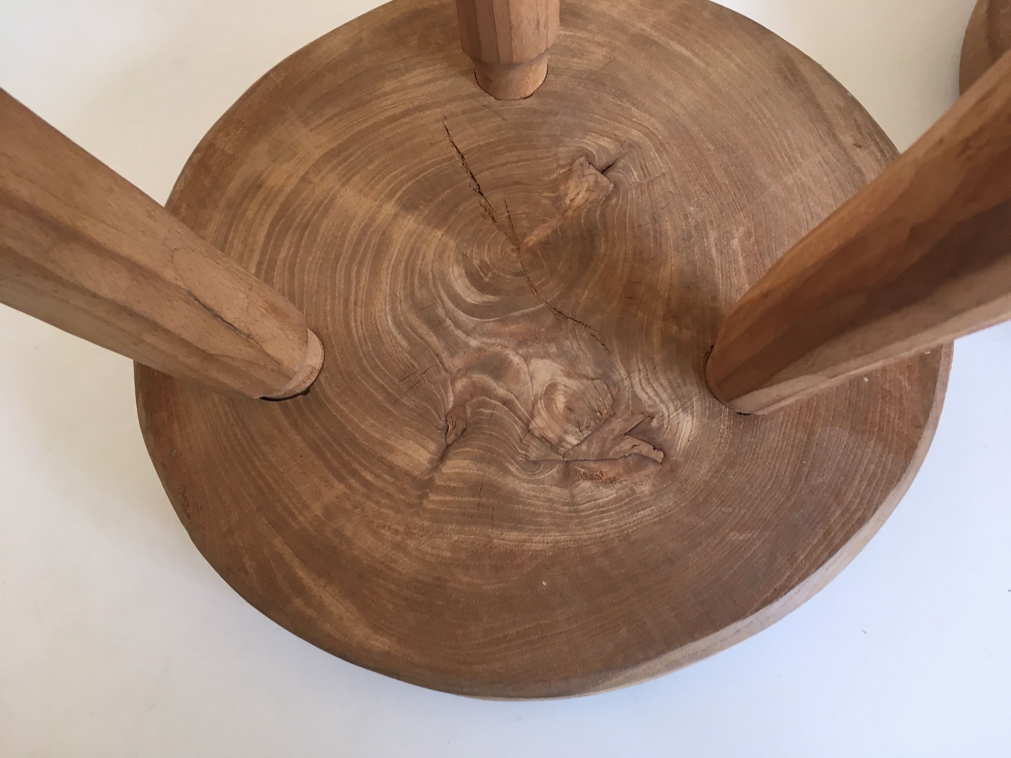 Pair of tripod stools of farm in raw Elm
