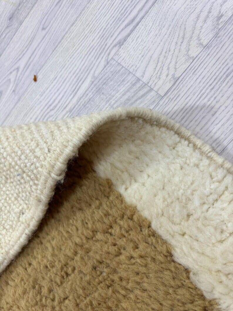 Handmade wool rug for decoration, size 200 x 300 cm