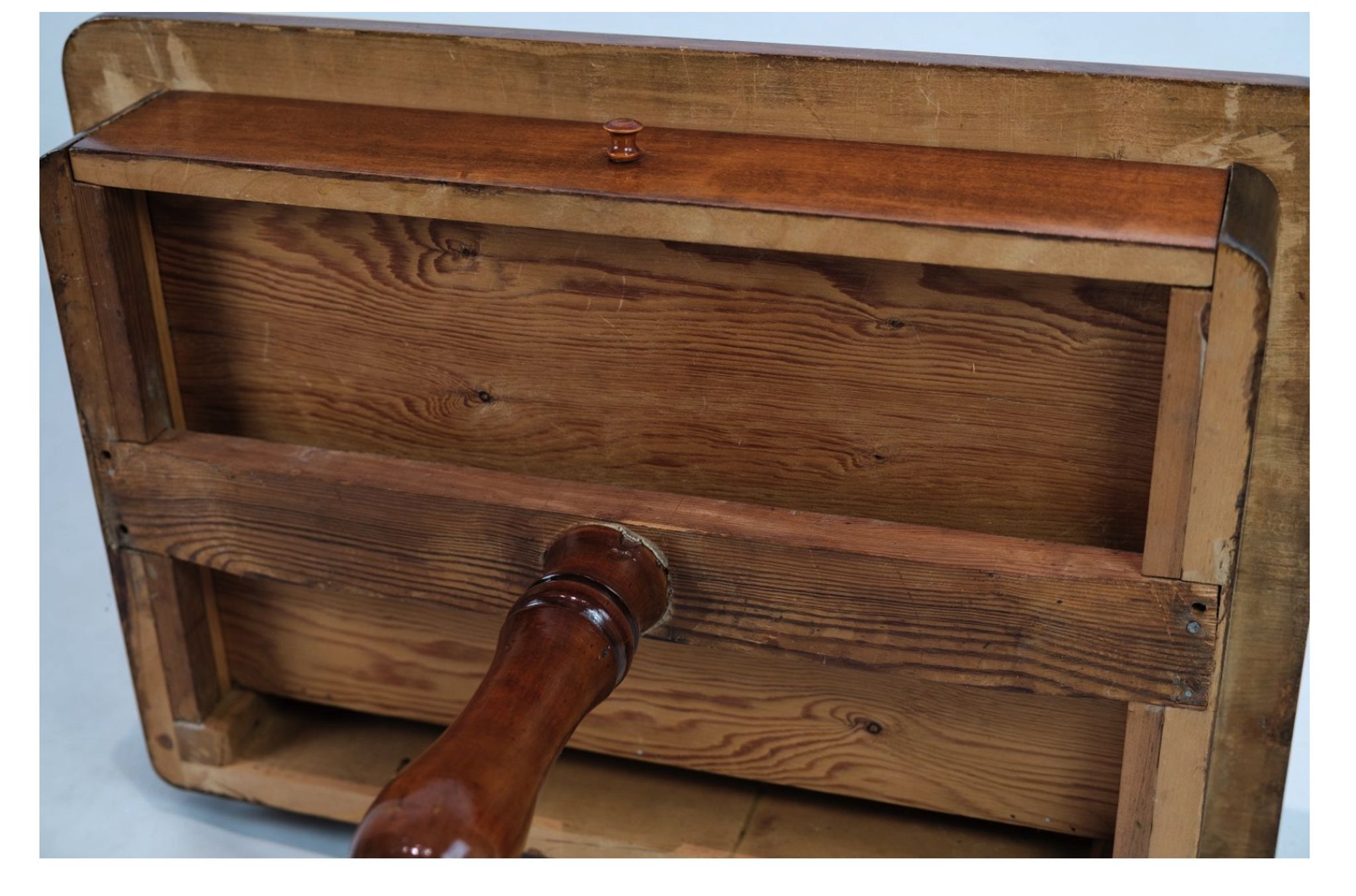 Side table on a mahogany pillar from around the year 1850s
