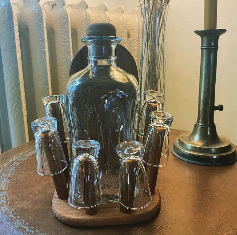 Liquor service / Whiskey / Cognac