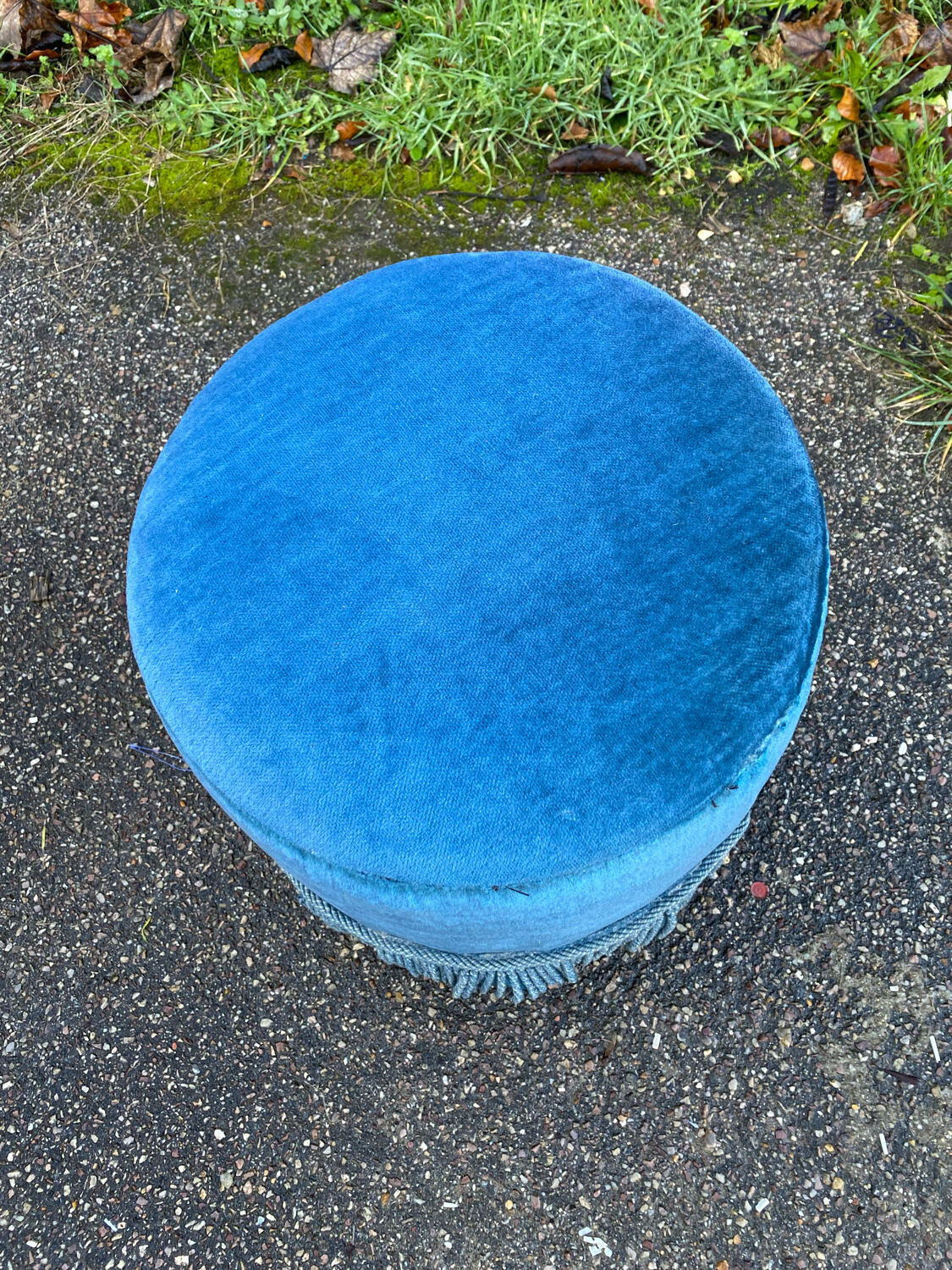 Blue velvet pouf