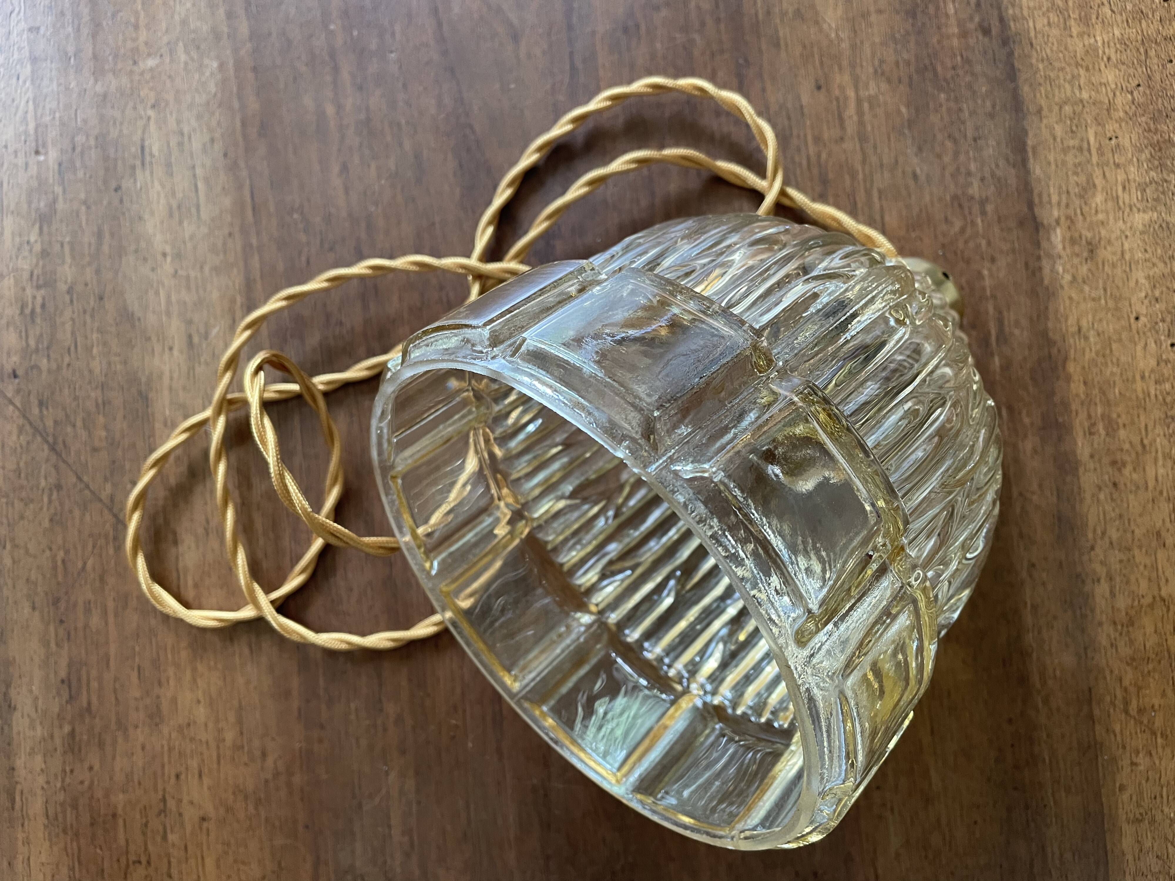 Molded glass suspension