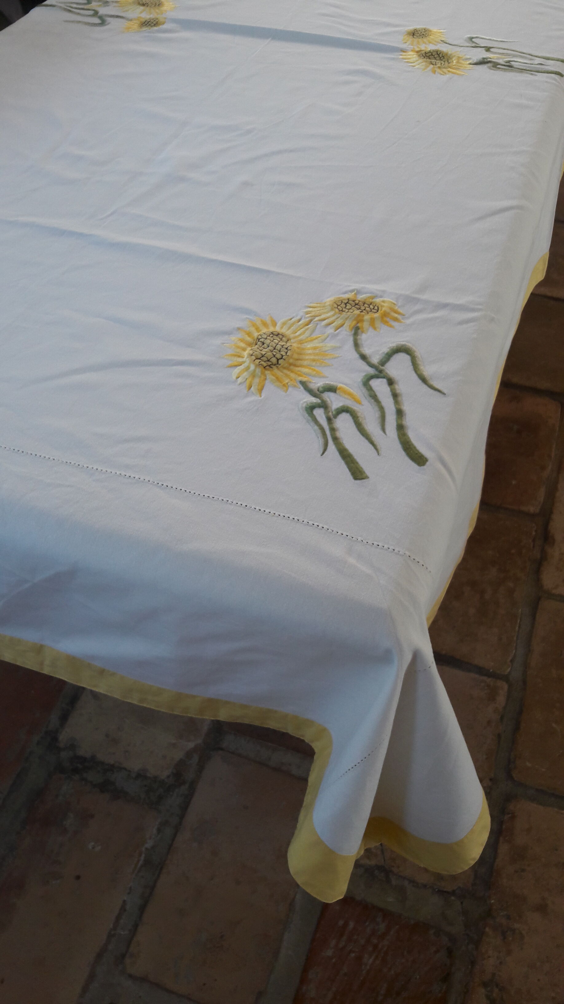 Cotton tablecloth ivory sunflower pattern