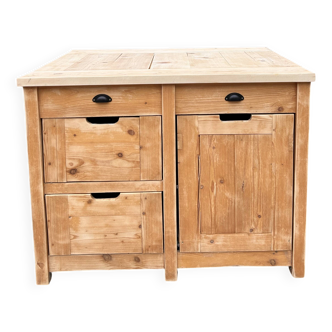 Central island / Saucepan storage unit