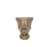 Vase en verre moulé
