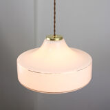 Suspension italienne en verre blanc et laiton du milieu du siècle