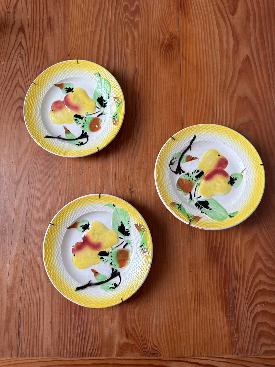 Trio assiettes barbotines poire