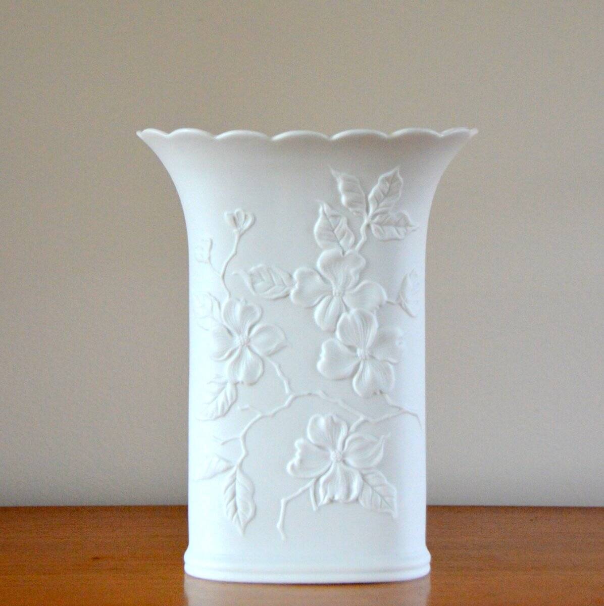 Porcelain / Faience / Biscuit vase by Ak Kaiser, Germany 1970