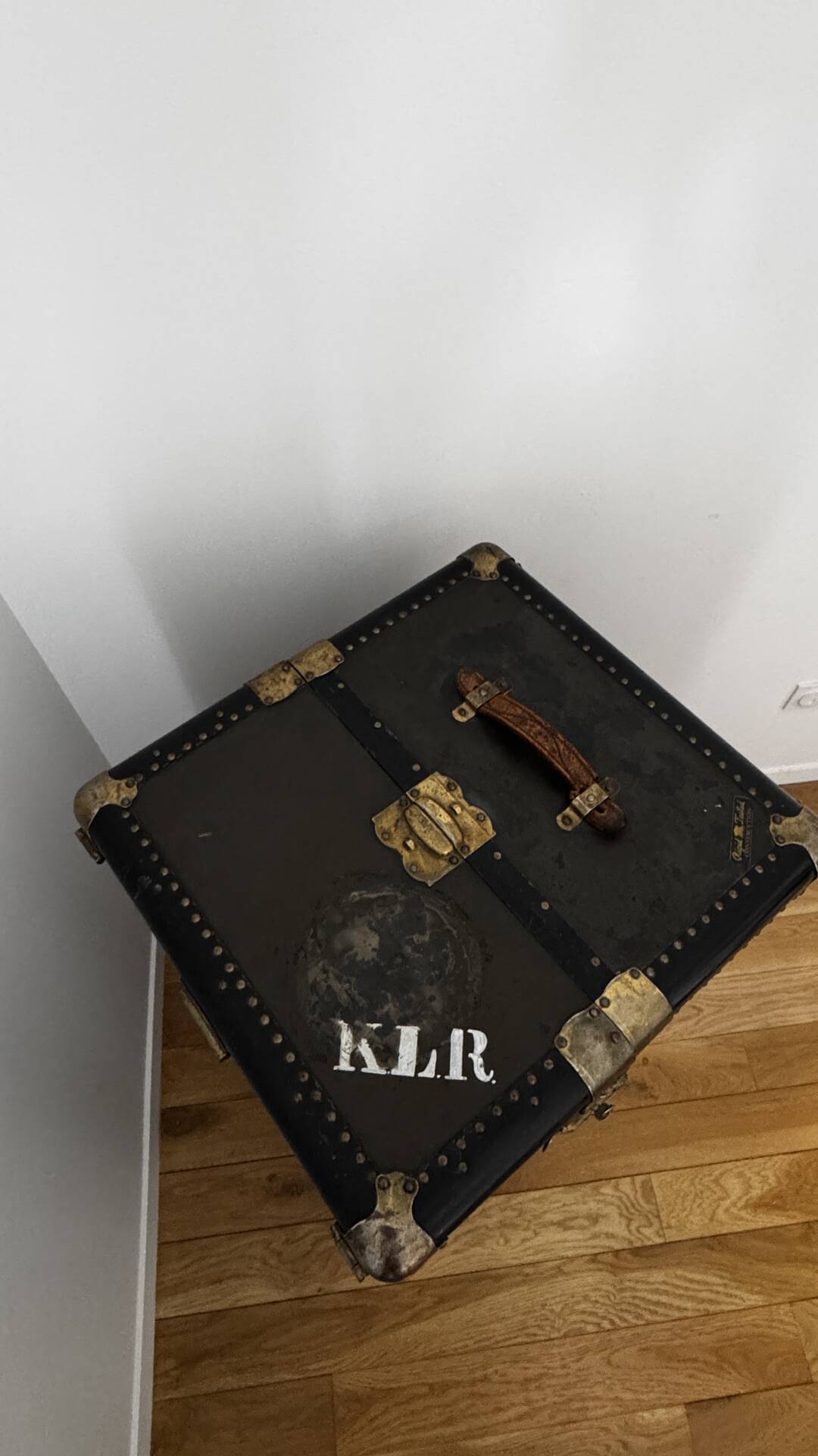 Wheary American travel trunk – 1920s