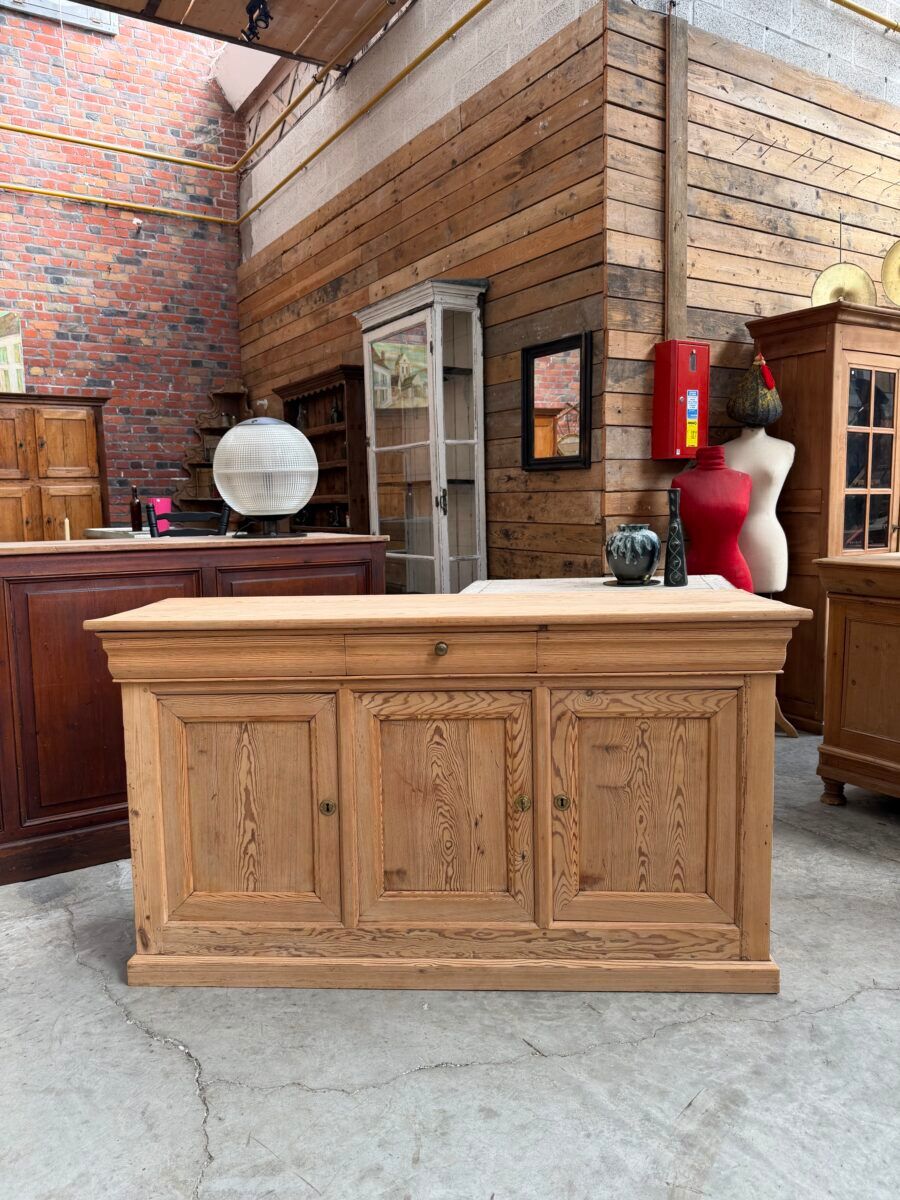 Three-door buffet from the early 20th century.