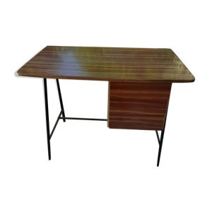 Bureau des annèes 1970.