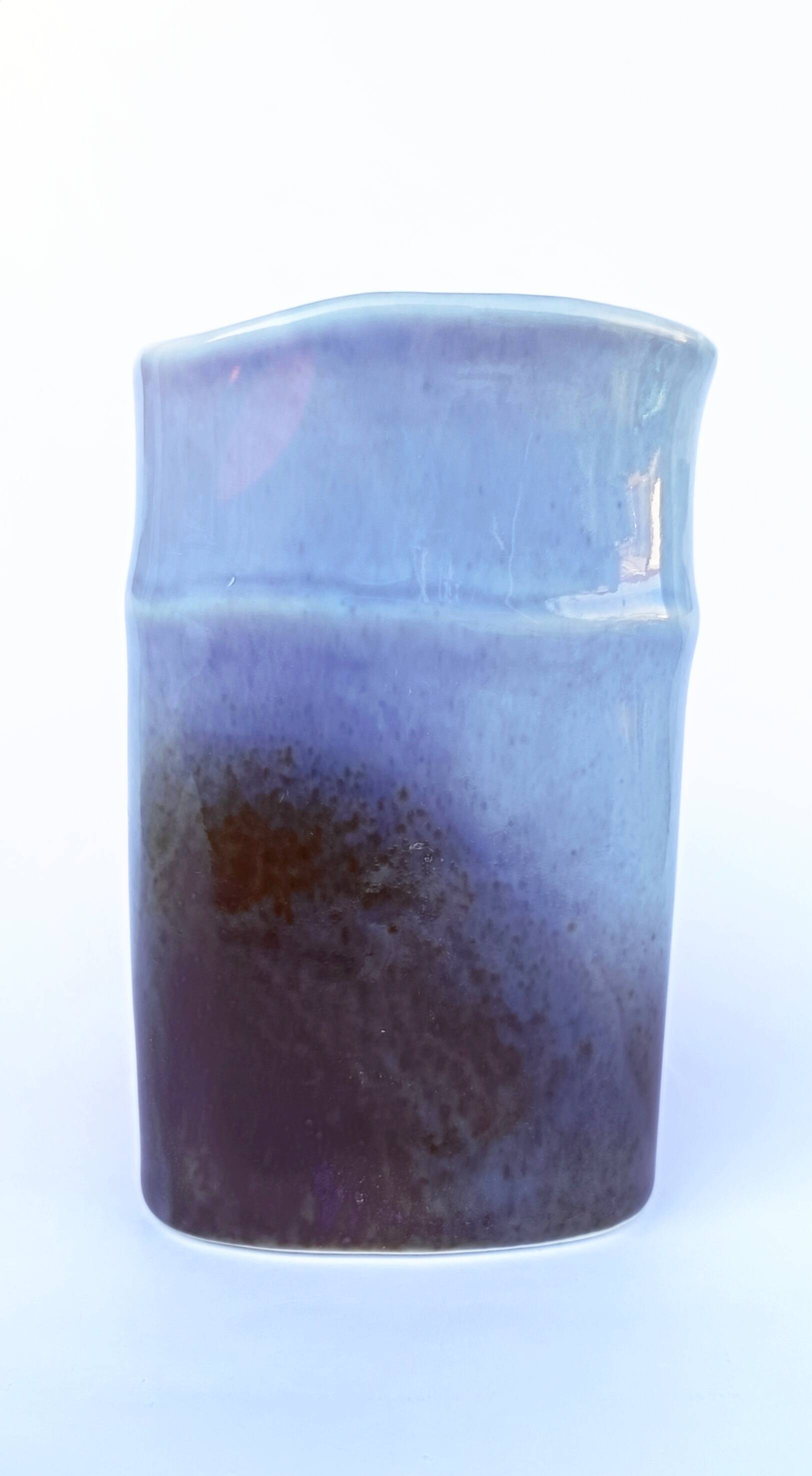 Virebent ceramic vase