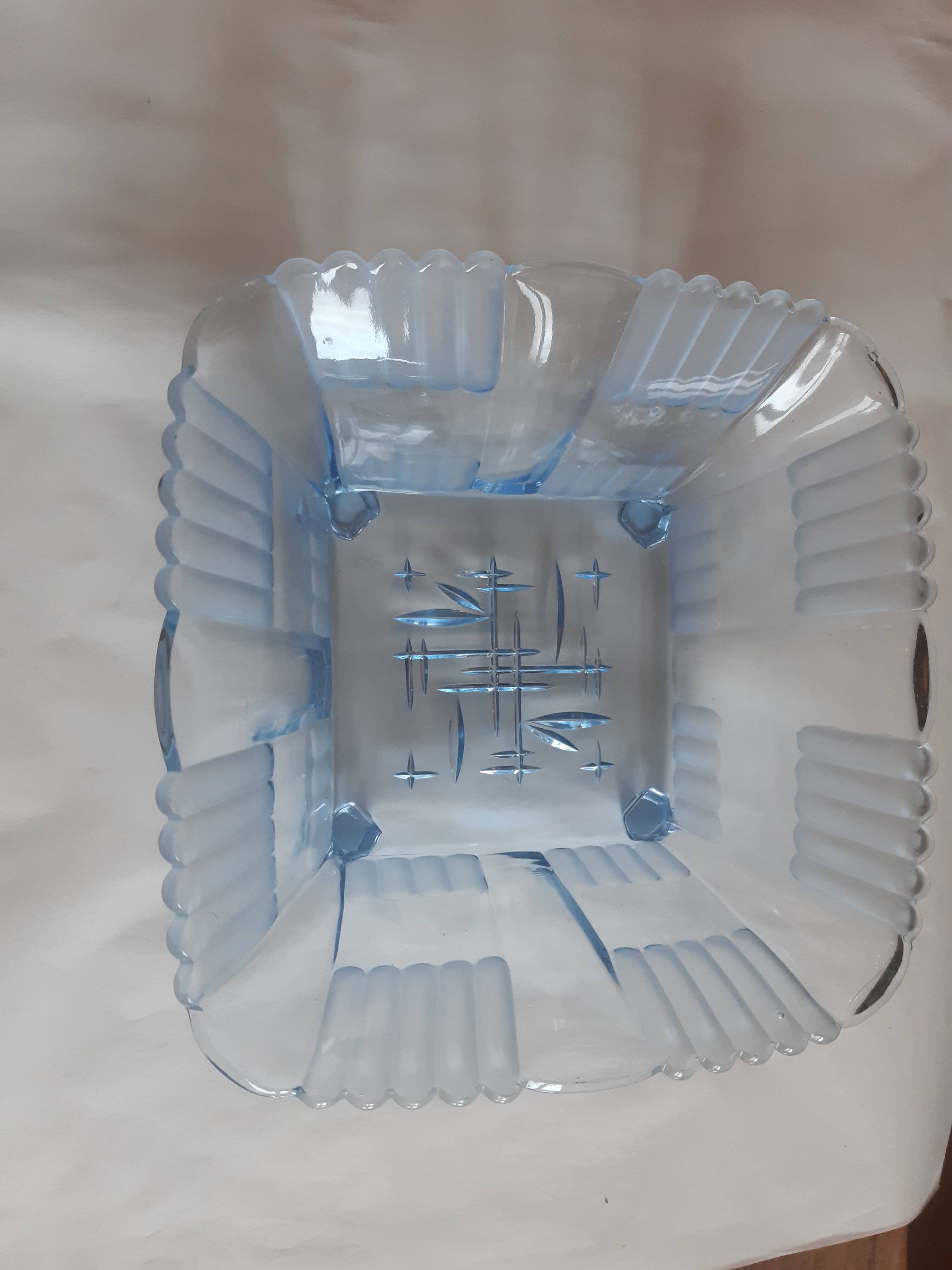 Coupe à fruit en verre poli transparent bleu