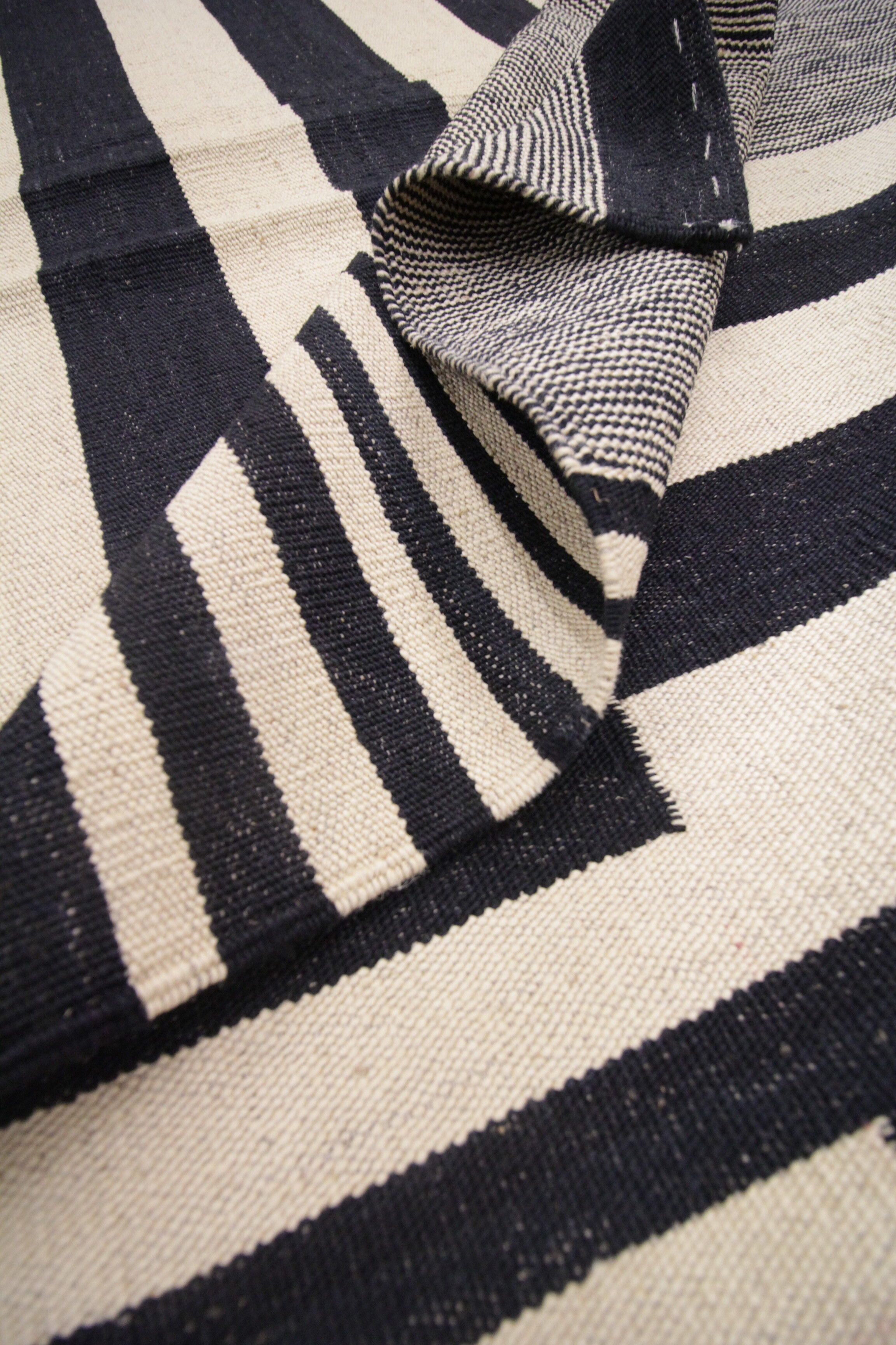 Black cream wool kilim handmade flat woven area rug- 177x232cm
