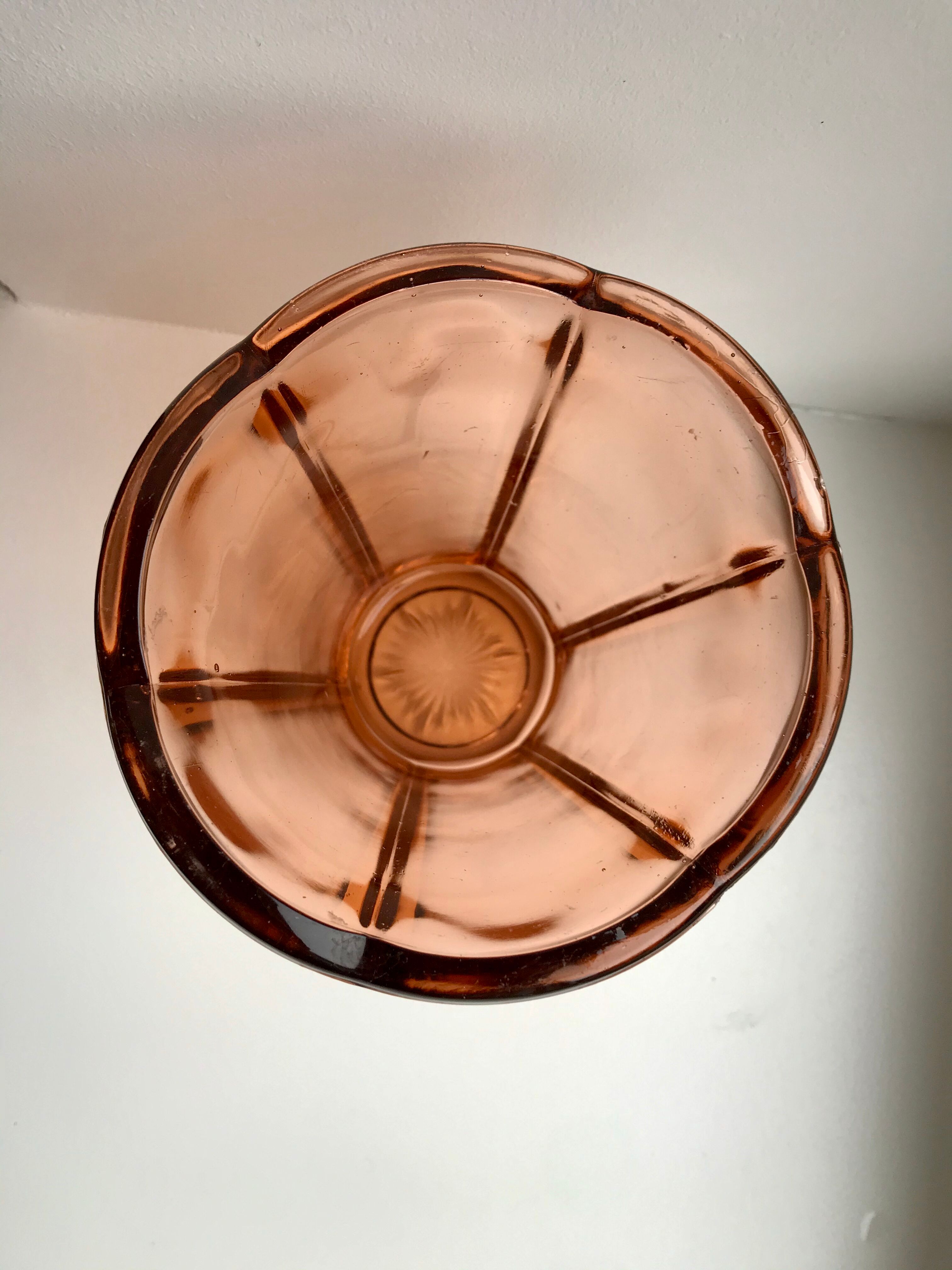 Vase en verre coloré rose années 50-60