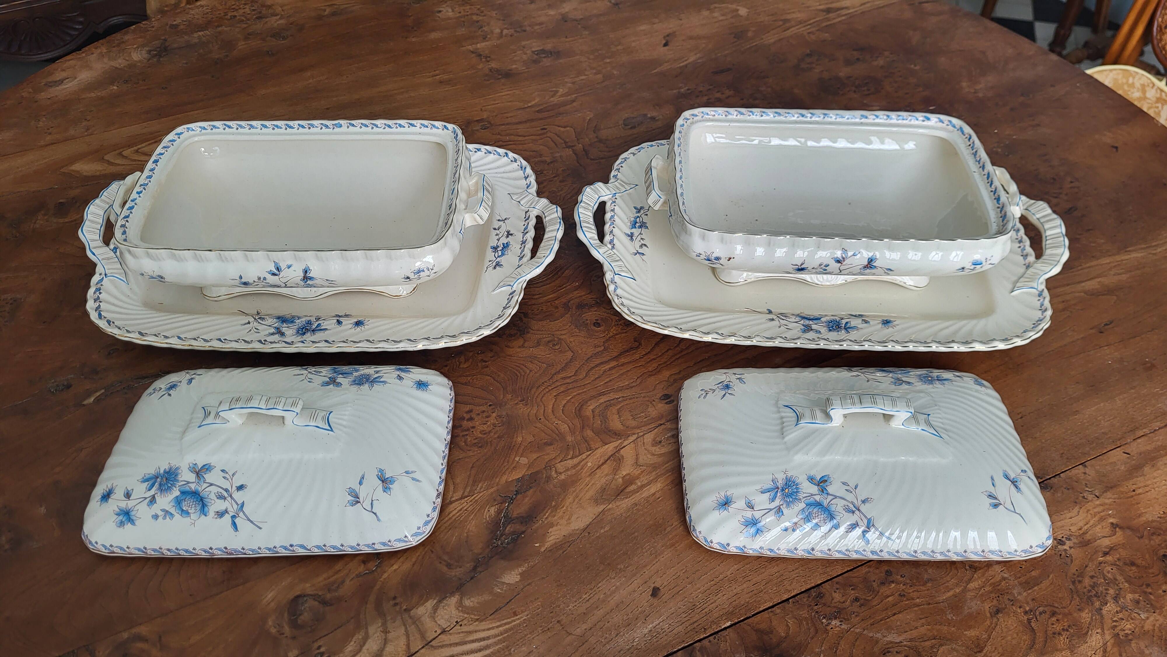 Petrus Regout 19th century dinner service 115 pieces