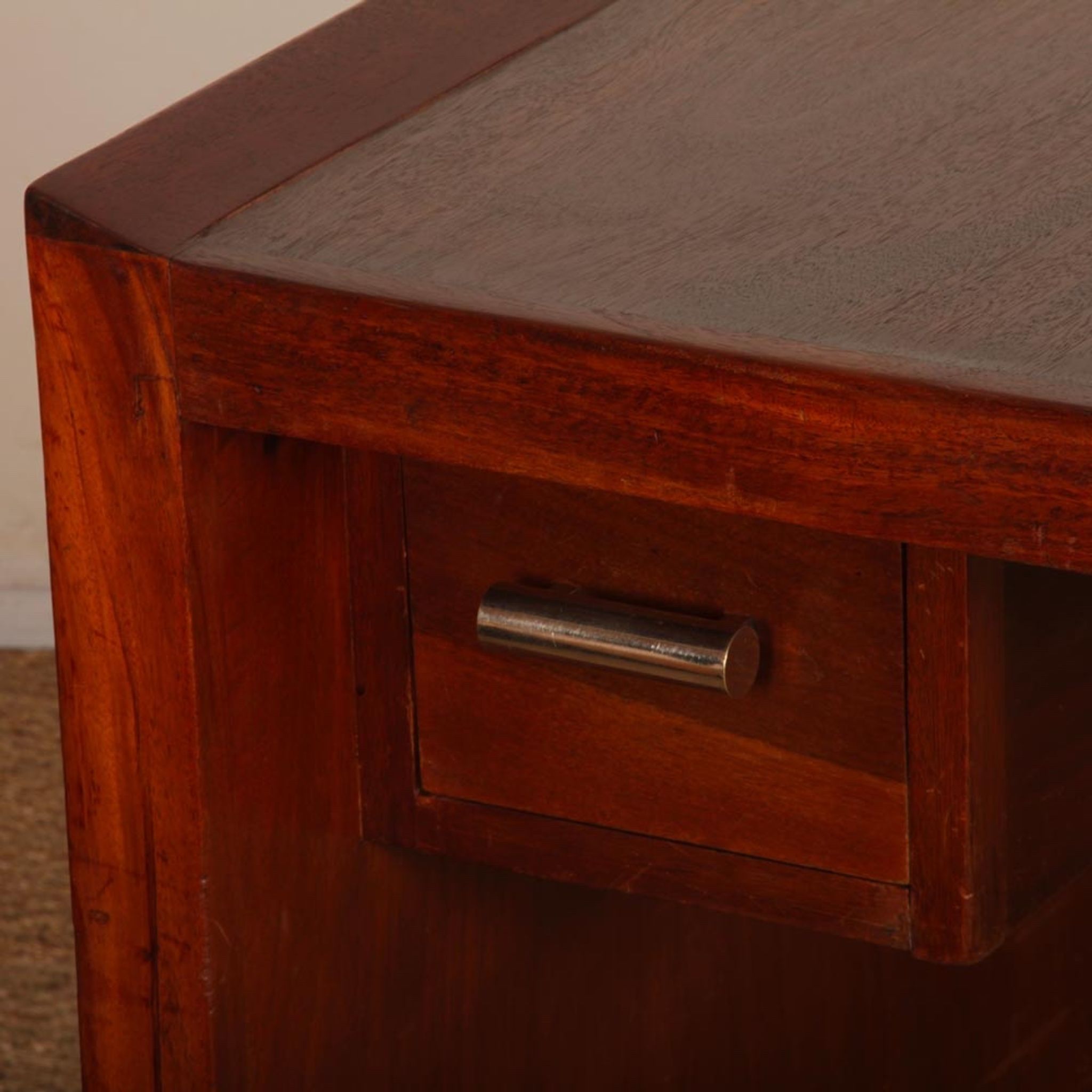 Bureau en bois, travail moderniste des années 1930