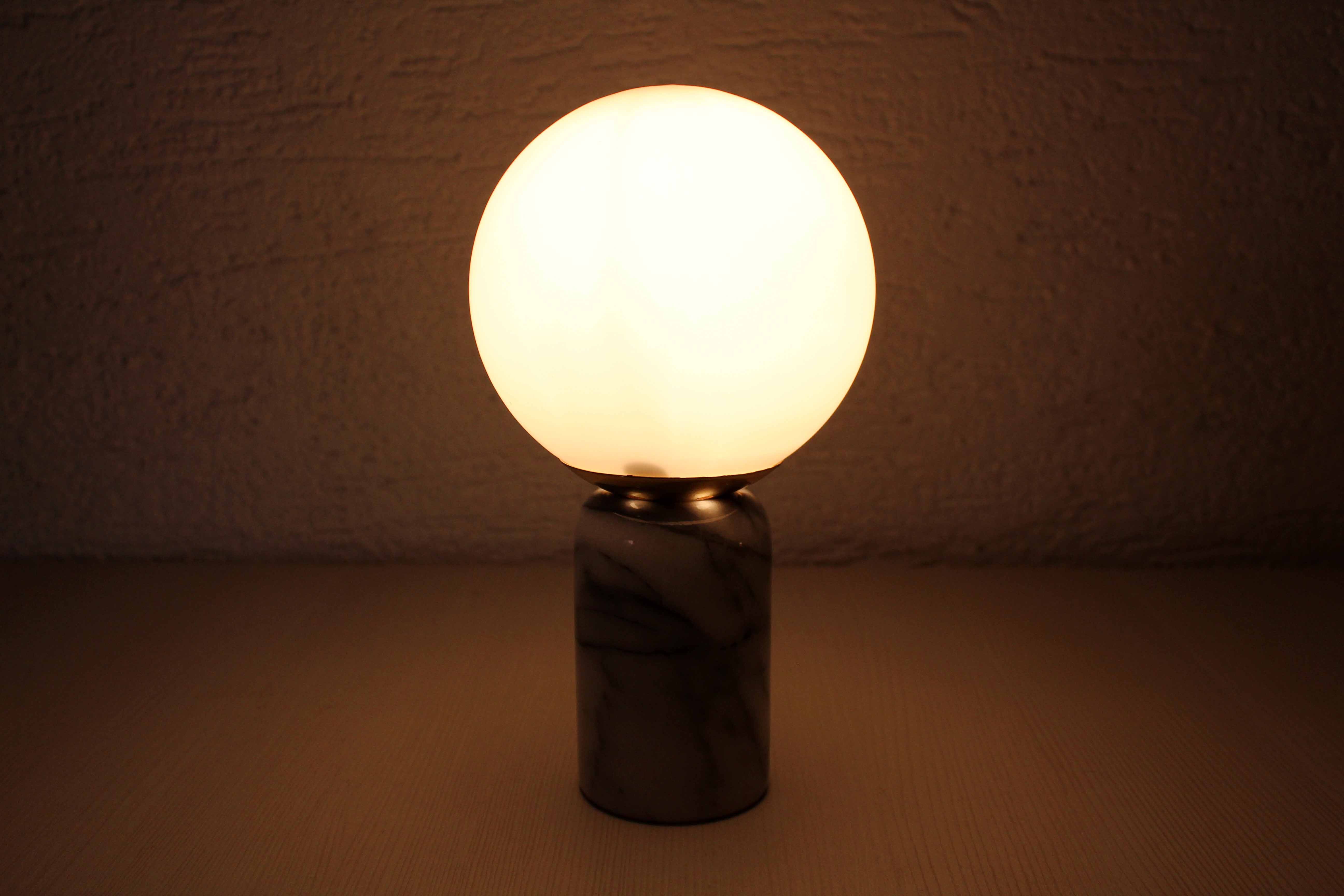 Table lamp in white marble and glass