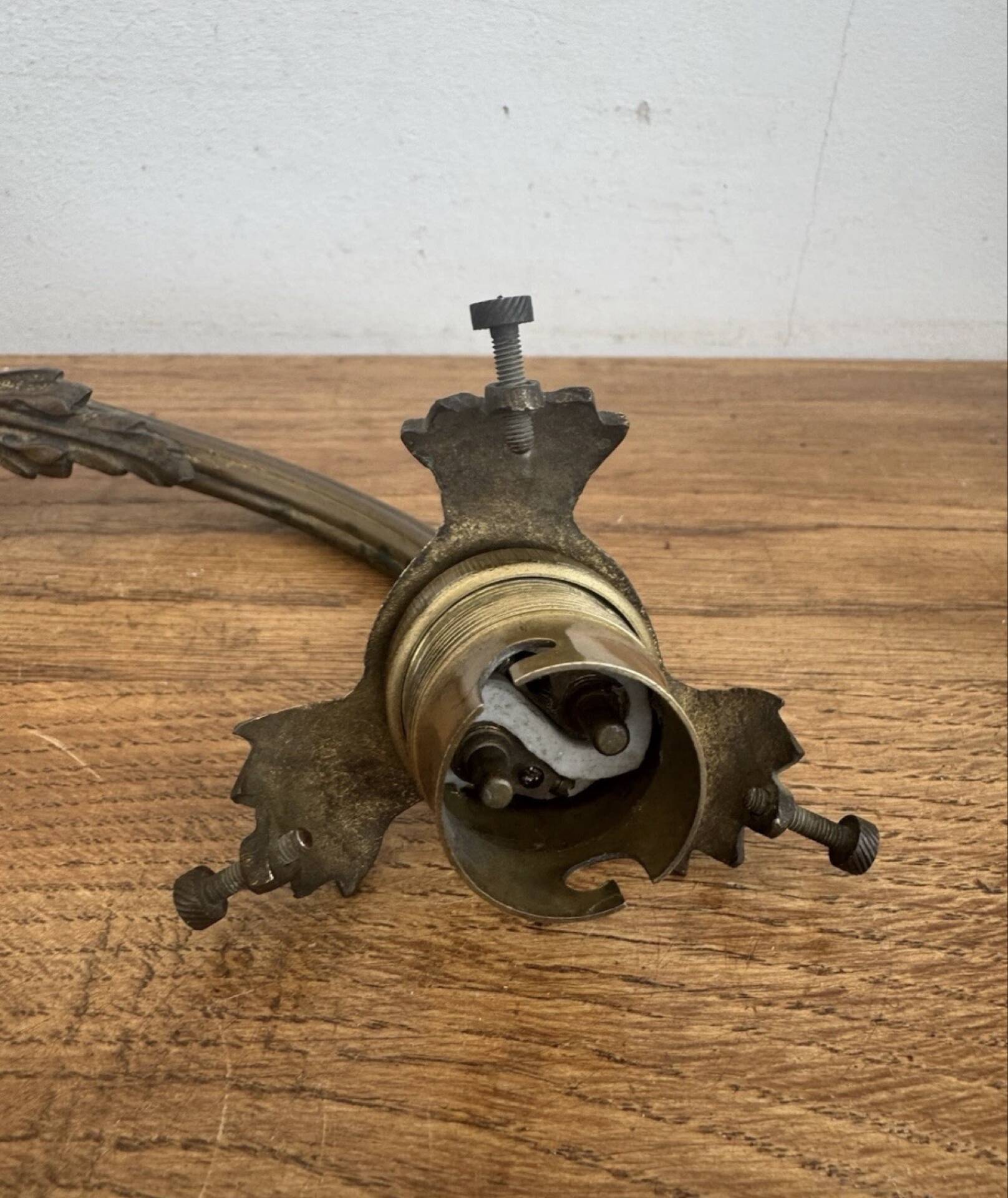 Antique bronze wall light in Louis XVI style - tulip-shaped glass paste flower.