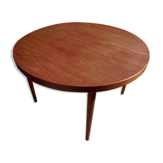 Table scandinave